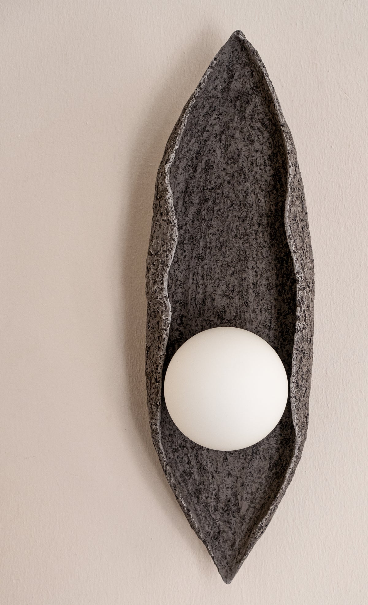 Oryn – handmade black ceramic wall sconce in natural clay, Geza Ceramic – image 11